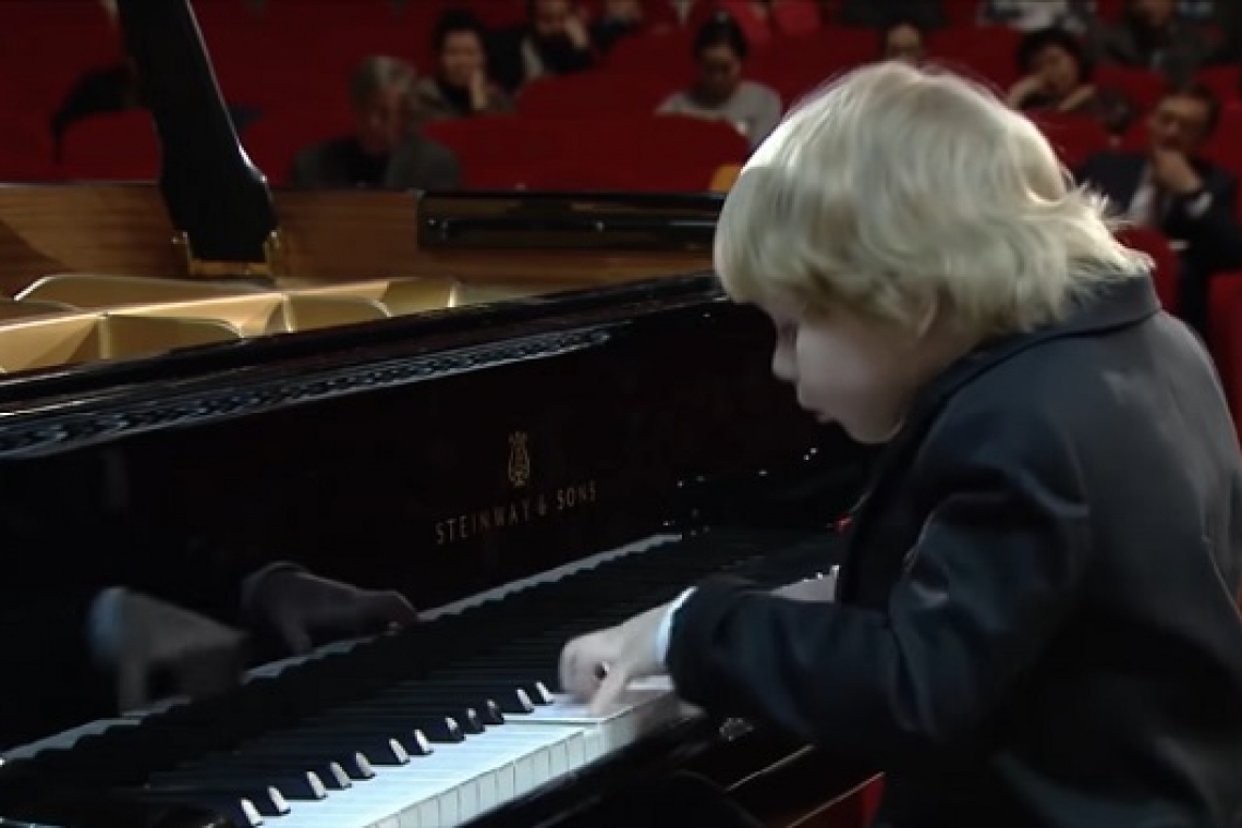 Tài năng piano 6 tuổi