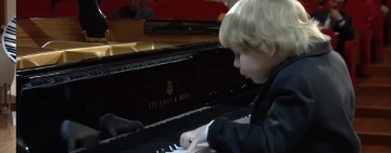 Tài năng piano 6 tuổi